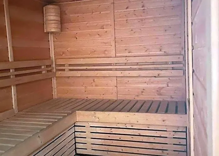 Bayfront In Pasay Near Naia Terminal, Picc, Star City, Moa And Us Embassy - Pet-friendly, Wi-fi & Netflix, Free Swimming Pool, Sauna, Work From Ready